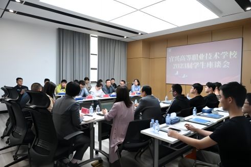 校企共培 未来可期丨DB视讯
股份召开2023届实习生座谈会