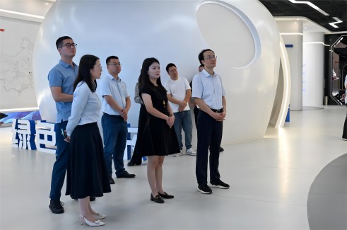 无锡市委研究室考察调研DB视讯
股份