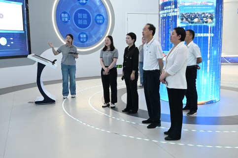 宜兴市人大常委会领导一行参访DB视讯
股份