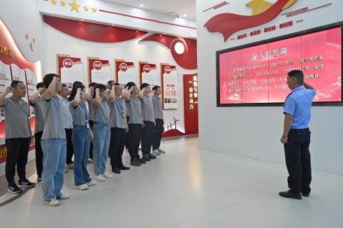 重温红色岁月 共话经典篇章 | DB视讯
党委开展庆建党103周年红色阅读活动