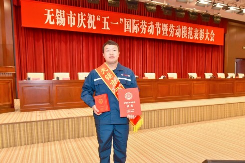 “无锡市劳动模范”胡昌平背后的故事：用责任与坚守练就叉车“铁臂”